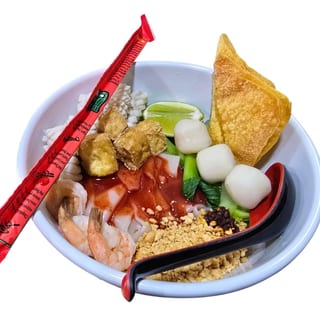 Yen Ta Fo Tomyum Seafood เตี๋ยวเย็นตาโฟต้มยำ